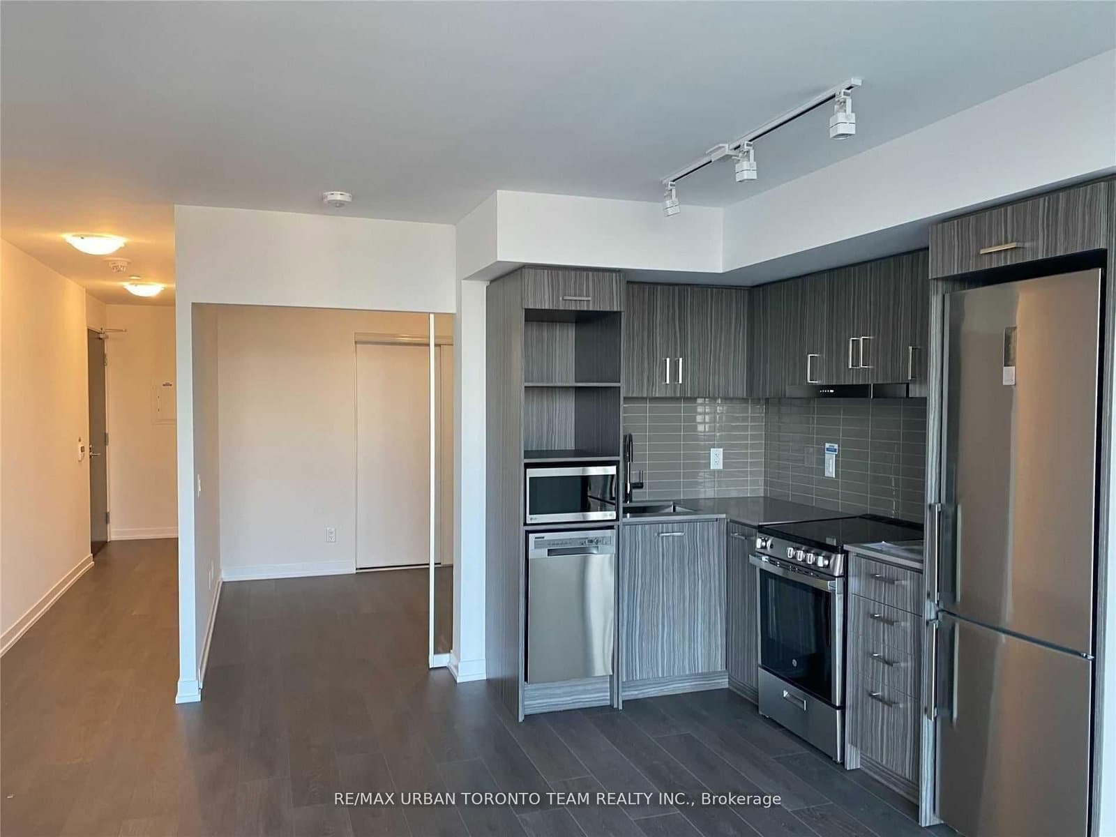 219 Dundas Street E, Unit Ph101 thumbnail 3