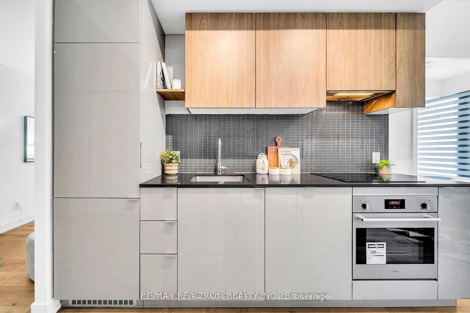 161 Roehampton Avenue, Unit 603 thumbnail 7