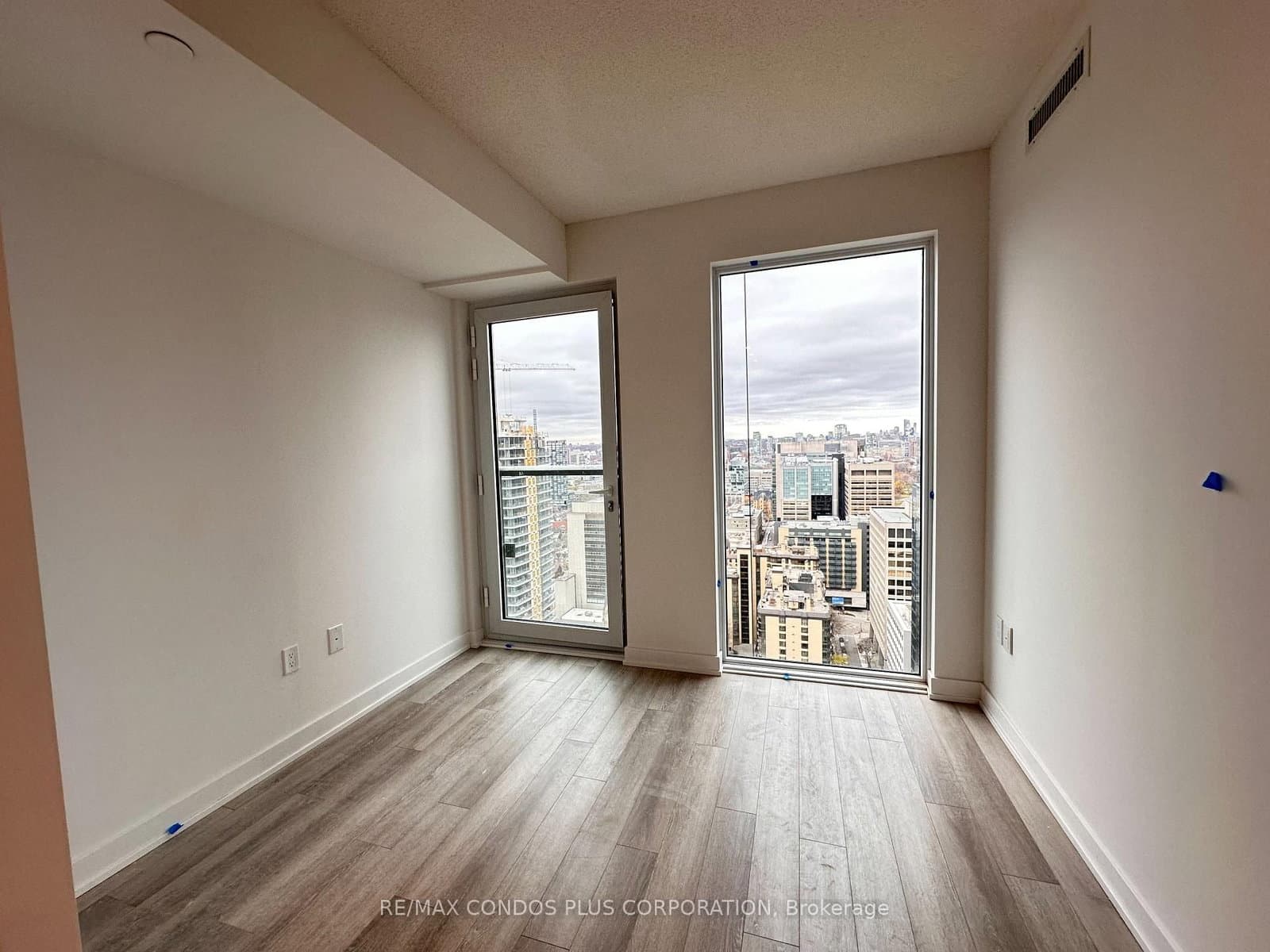 238 Simcoe Street, Unit 3302 thumbnail 4