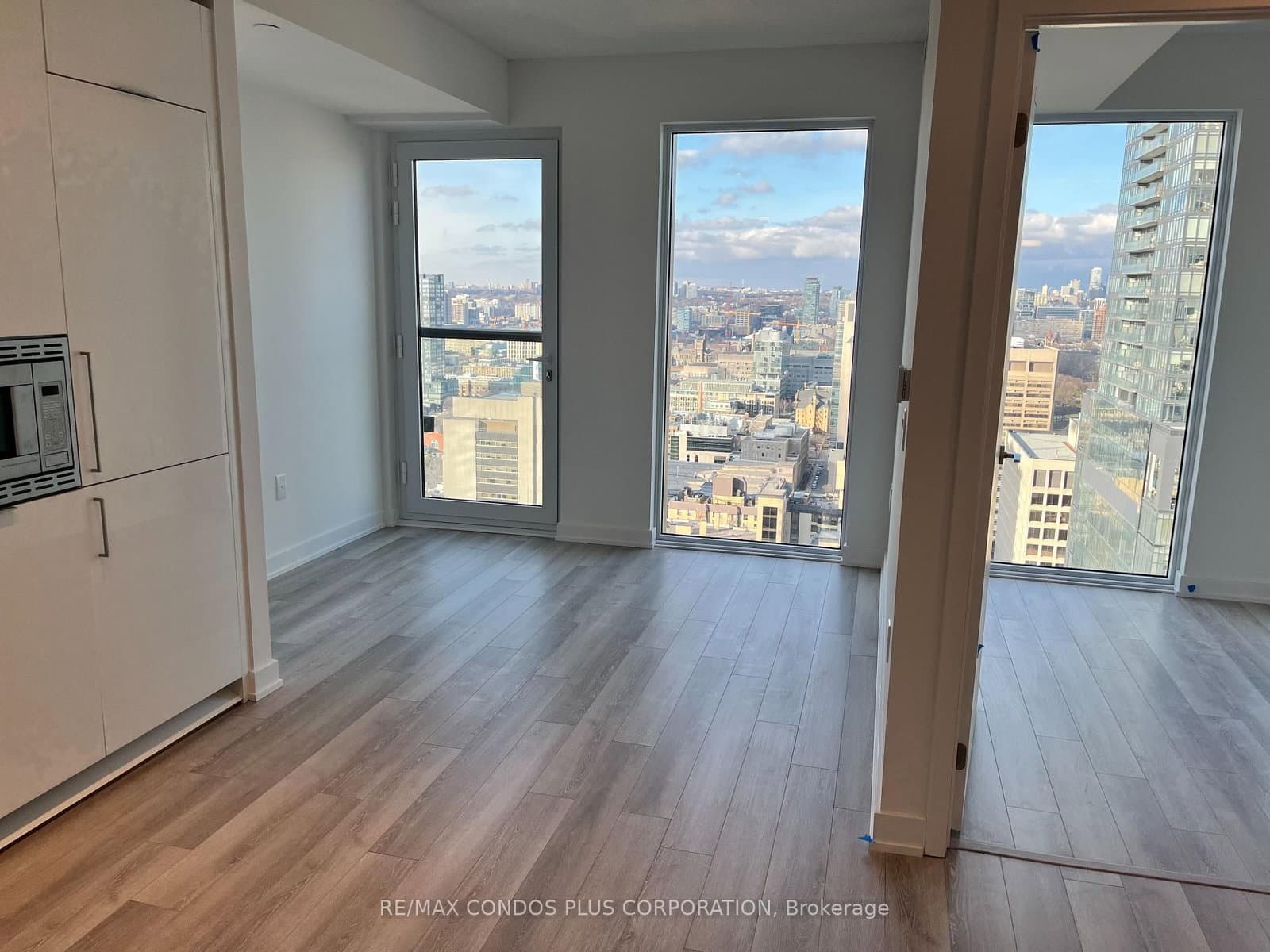 238 Simcoe Street, Unit 3302 thumbnail 6