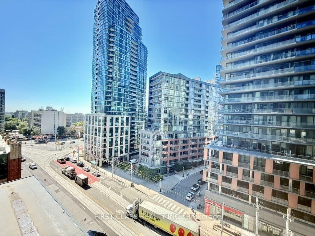 19 Bathurst Street, Unit 902 - Image 1