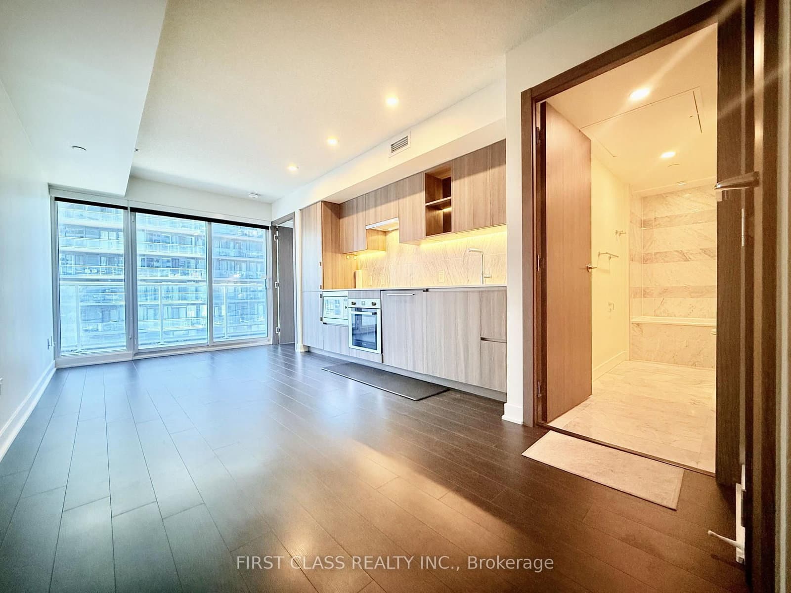 19 Bathurst Street, Unit 902 thumbnail 4