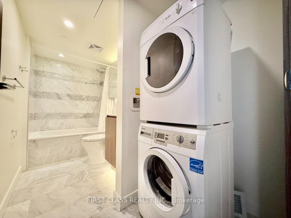 19 Bathurst Street, Unit 902 thumbnail 6