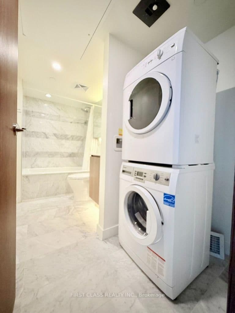 19 Bathurst Street, Unit 902 thumbnail 9
