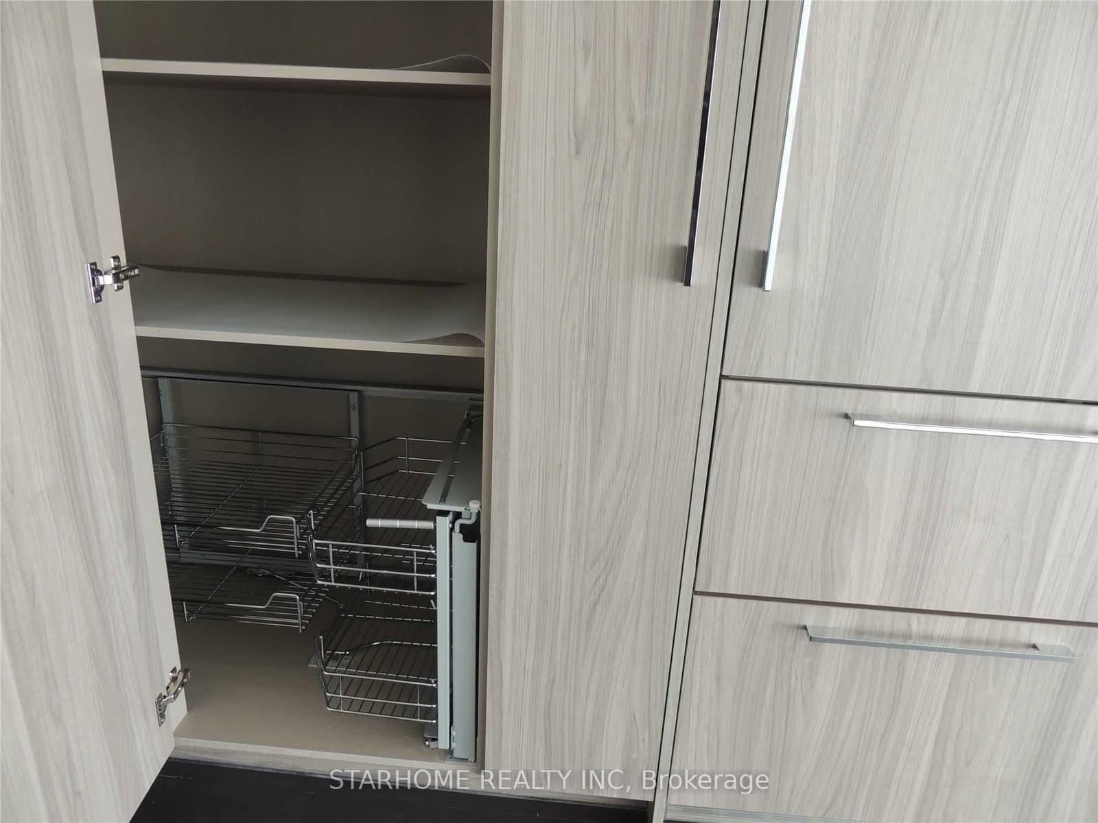 95 Mcmahon Drive, Unit 1606 thumbnail 11