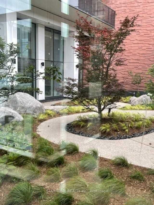 95 Mcmahon Drive, Unit 1606 thumbnail 13