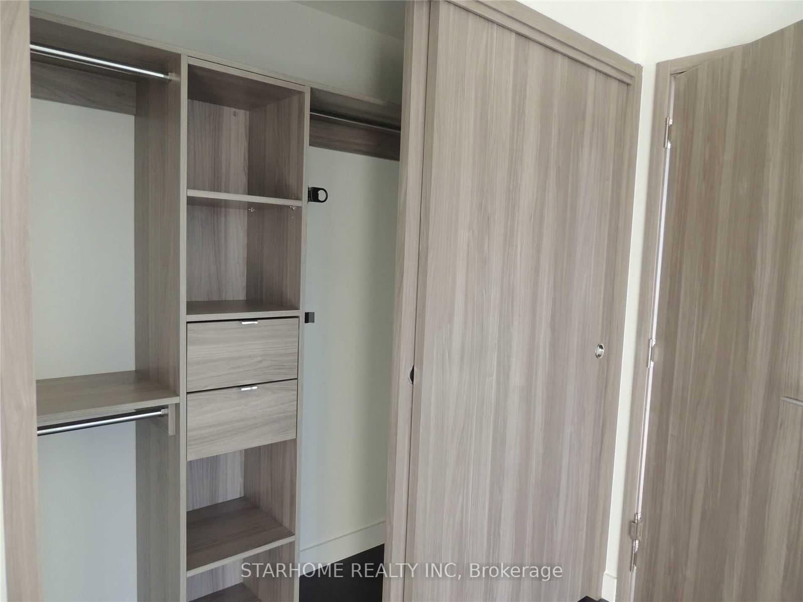 95 Mcmahon Drive, Unit 1606 thumbnail 9
