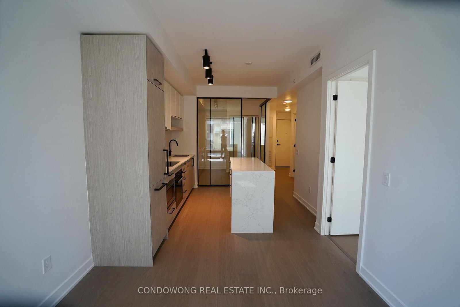 91 Montclair Avenue, Unit 502 thumbnail 6