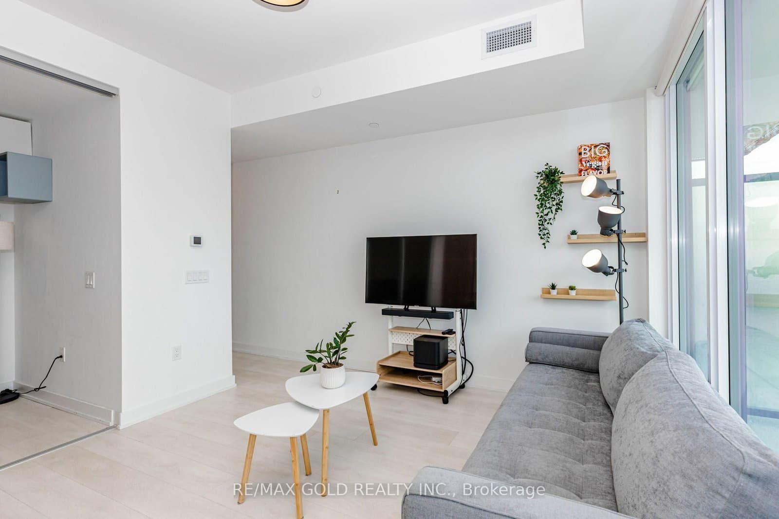 127 Broadway Avenue, Unit 1011 thumbnail 11