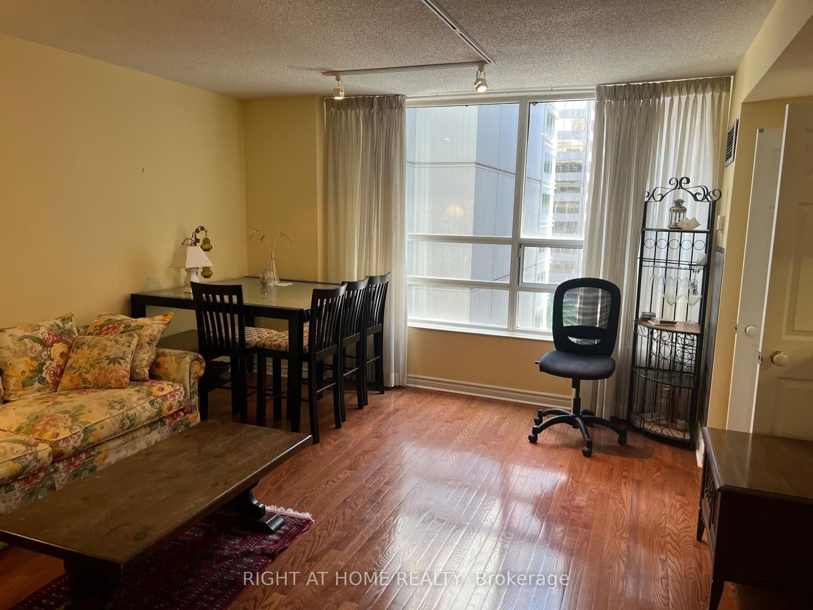 71 Simcoe Street, Unit 705 thumbnail 3