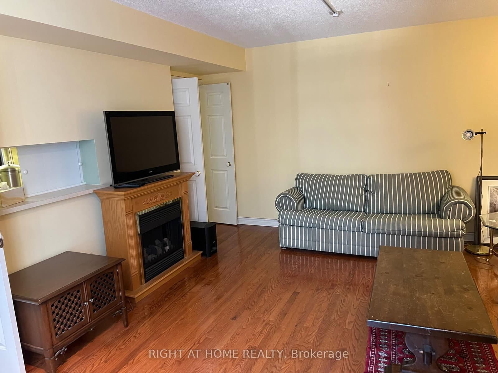 71 Simcoe Street, Unit 705 thumbnail 5
