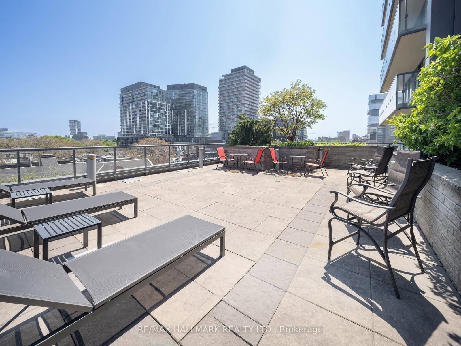 132 Berkeley Street, Unit 704 thumbnail 14