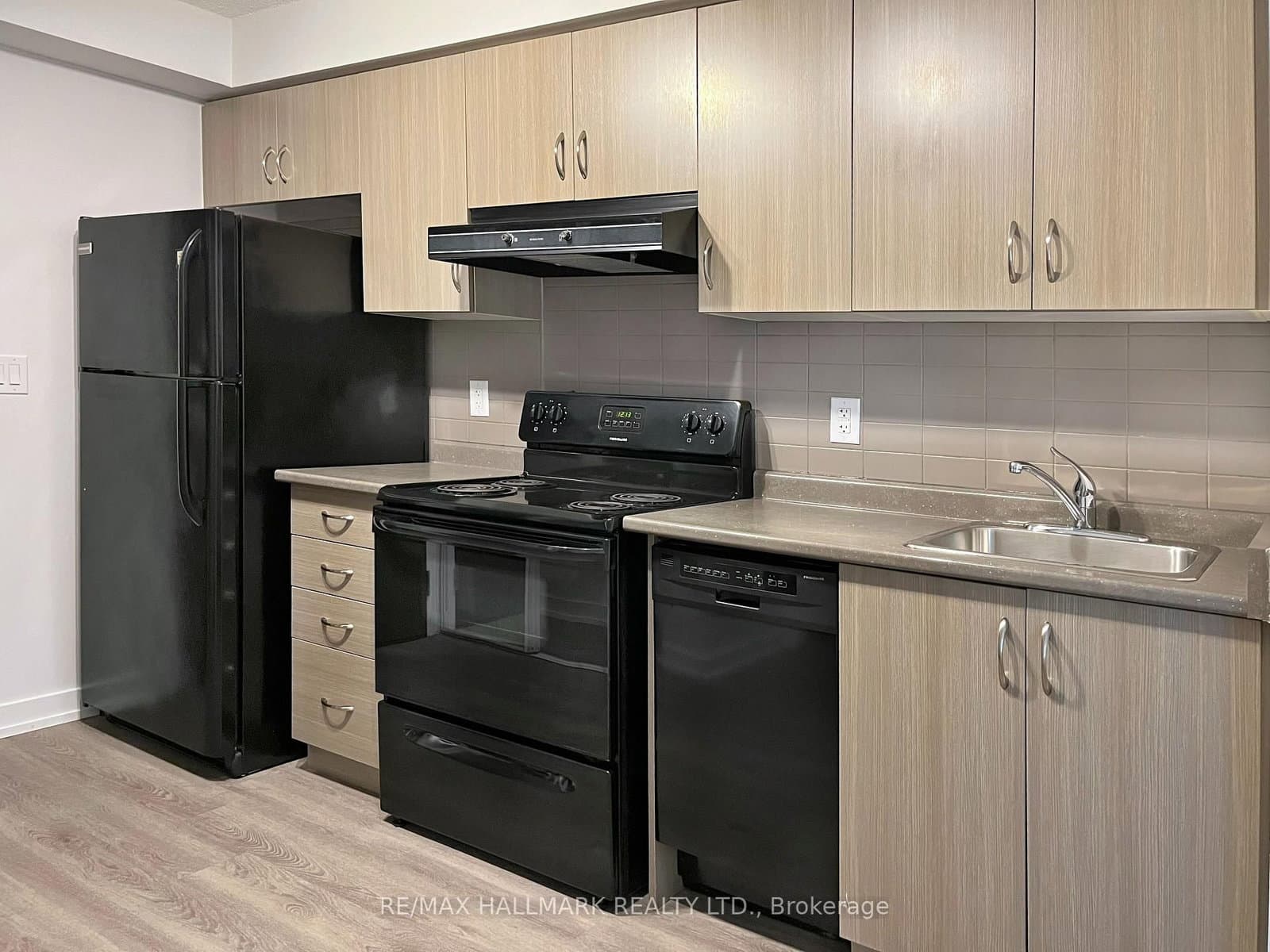 132 Berkeley Street, Unit 704 thumbnail 4