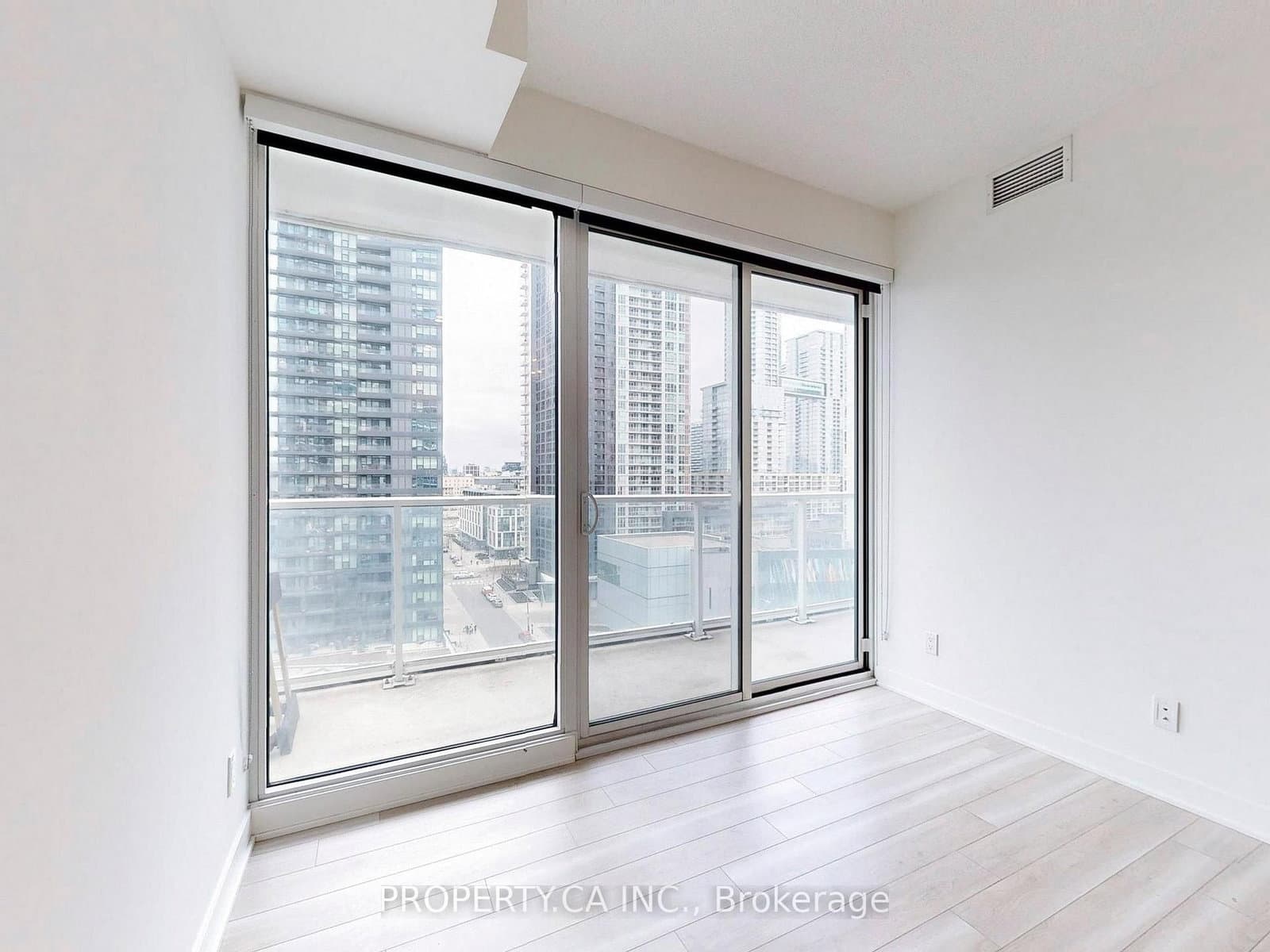 17 Bathurst Street, Unit 1209 thumbnail 11