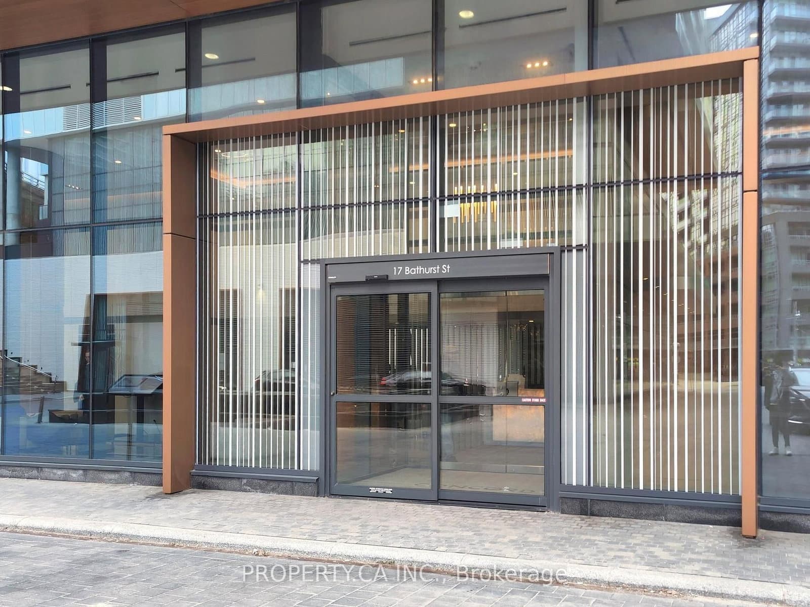 17 Bathurst Street, Unit 1209 thumbnail 4