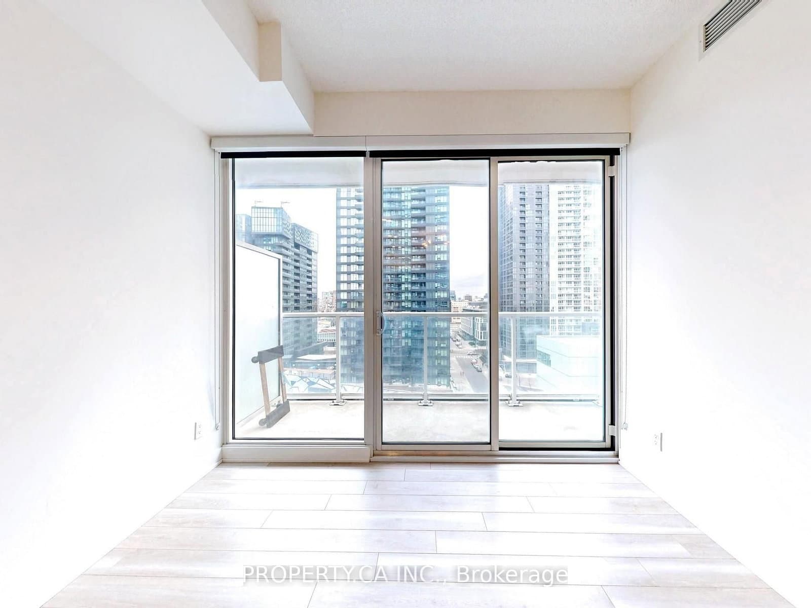 17 Bathurst Street, Unit 1209 thumbnail 9