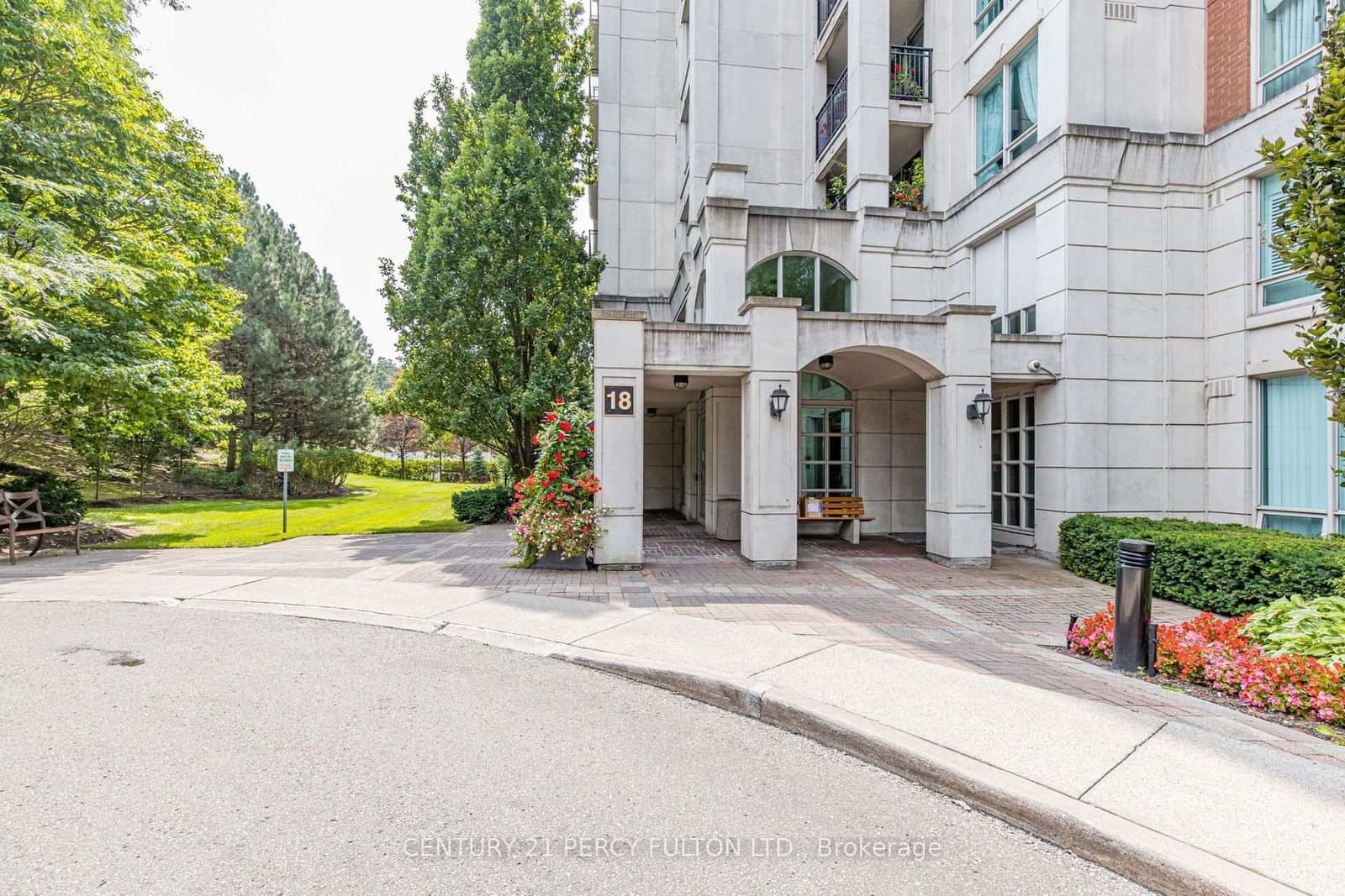 18 William Carson Crescent, Unit 816 thumbnail 2