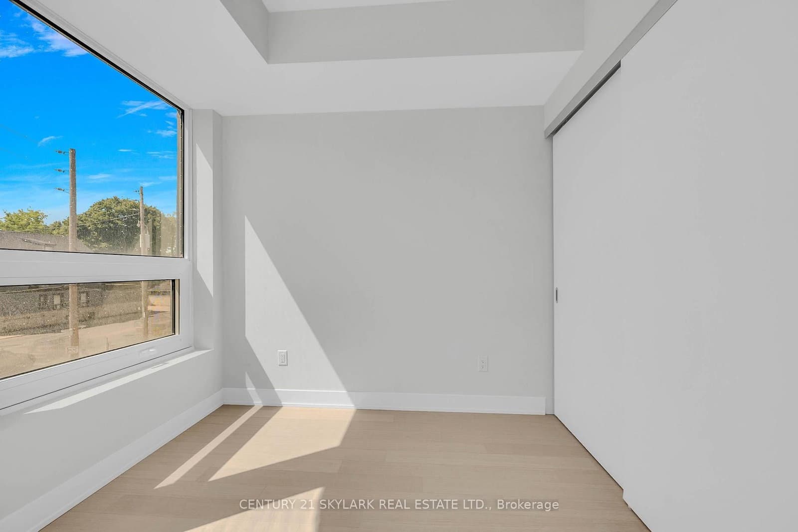 322 Dupont Street, Unit 206 thumbnail 14