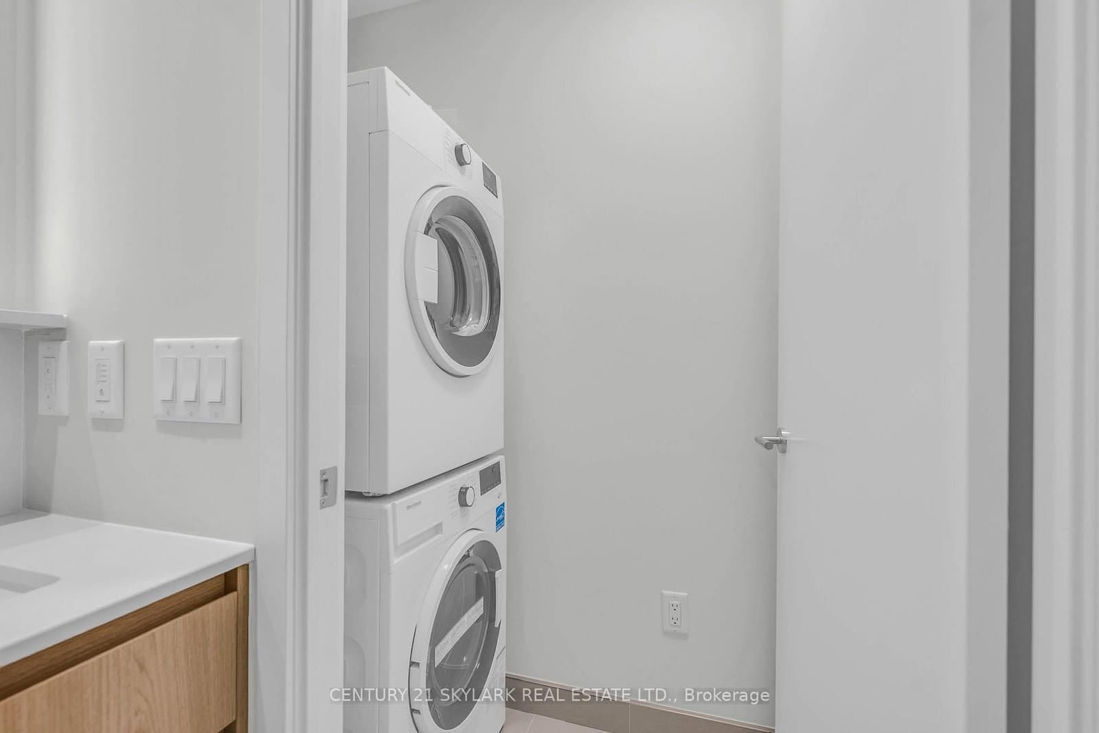 322 Dupont Street, Unit 206 thumbnail 20