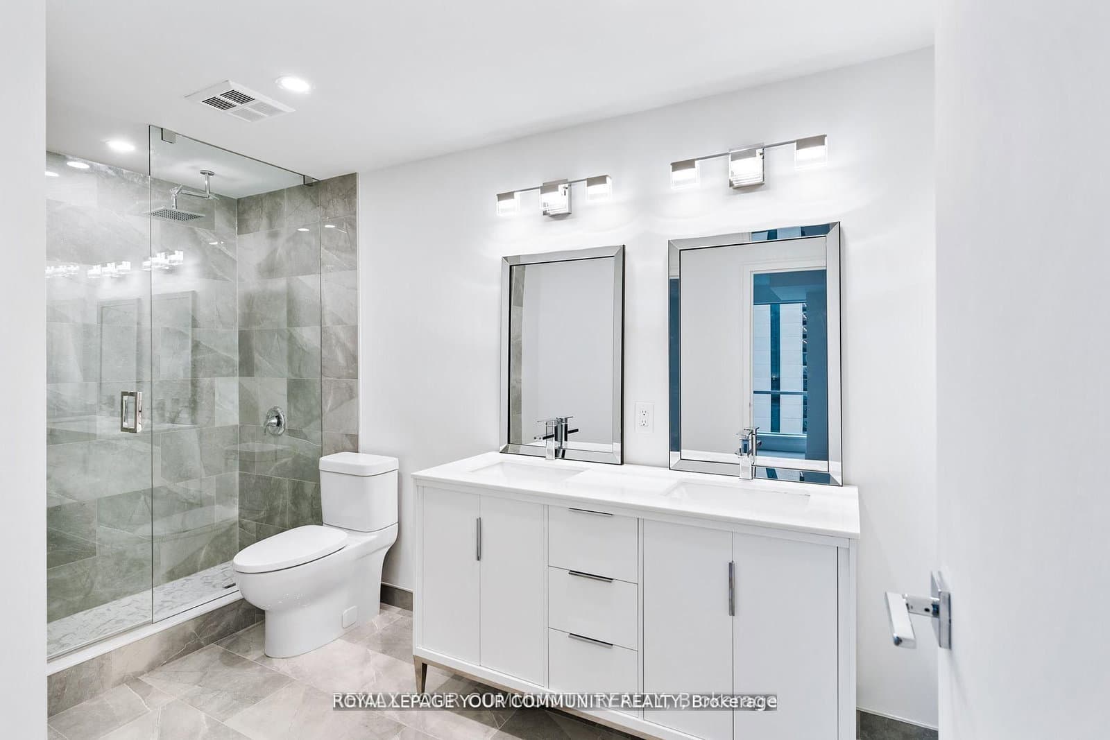 10 Queens Quay W, Unit 2402 thumbnail 16