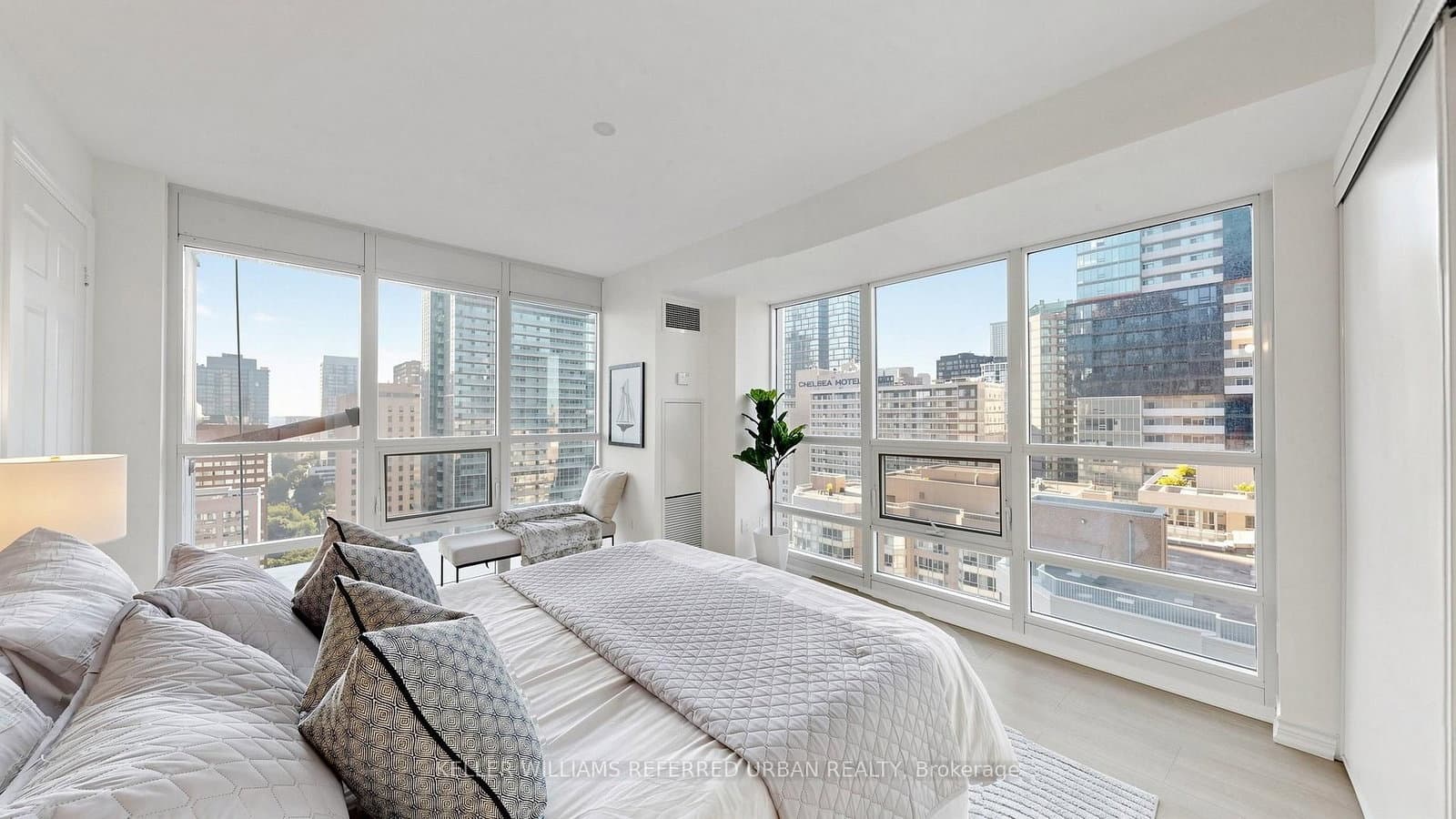 761 Bay Street, Unit 2205 thumbnail 13