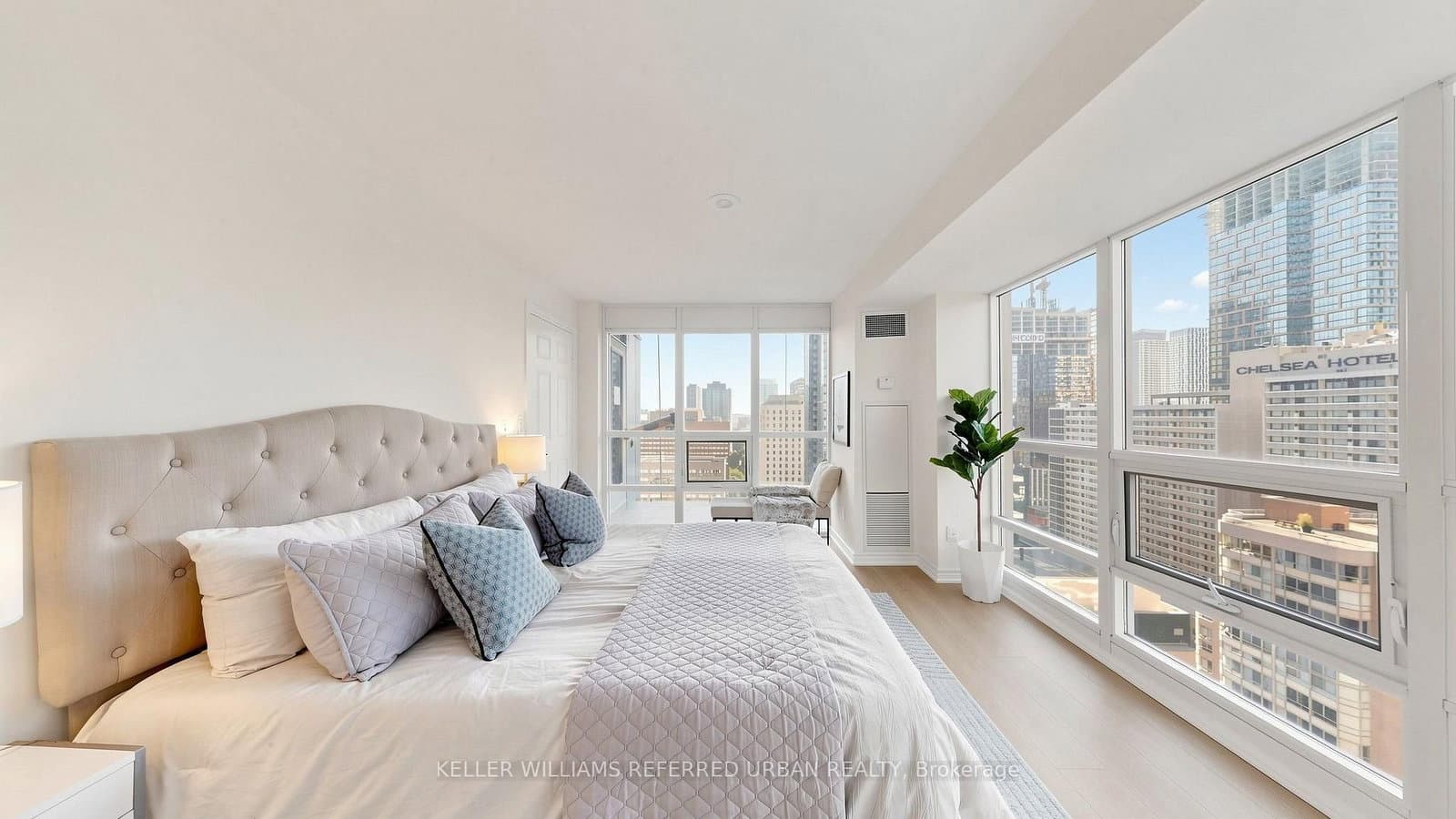 761 Bay Street, Unit 2205 thumbnail 15