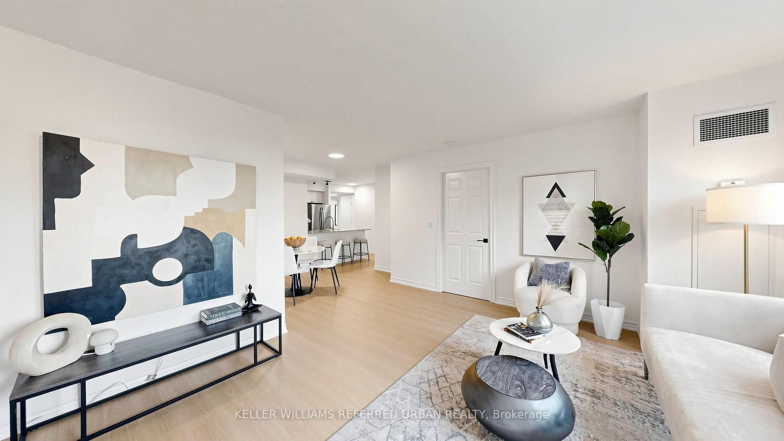 761 Bay Street, Unit 2205 thumbnail 3