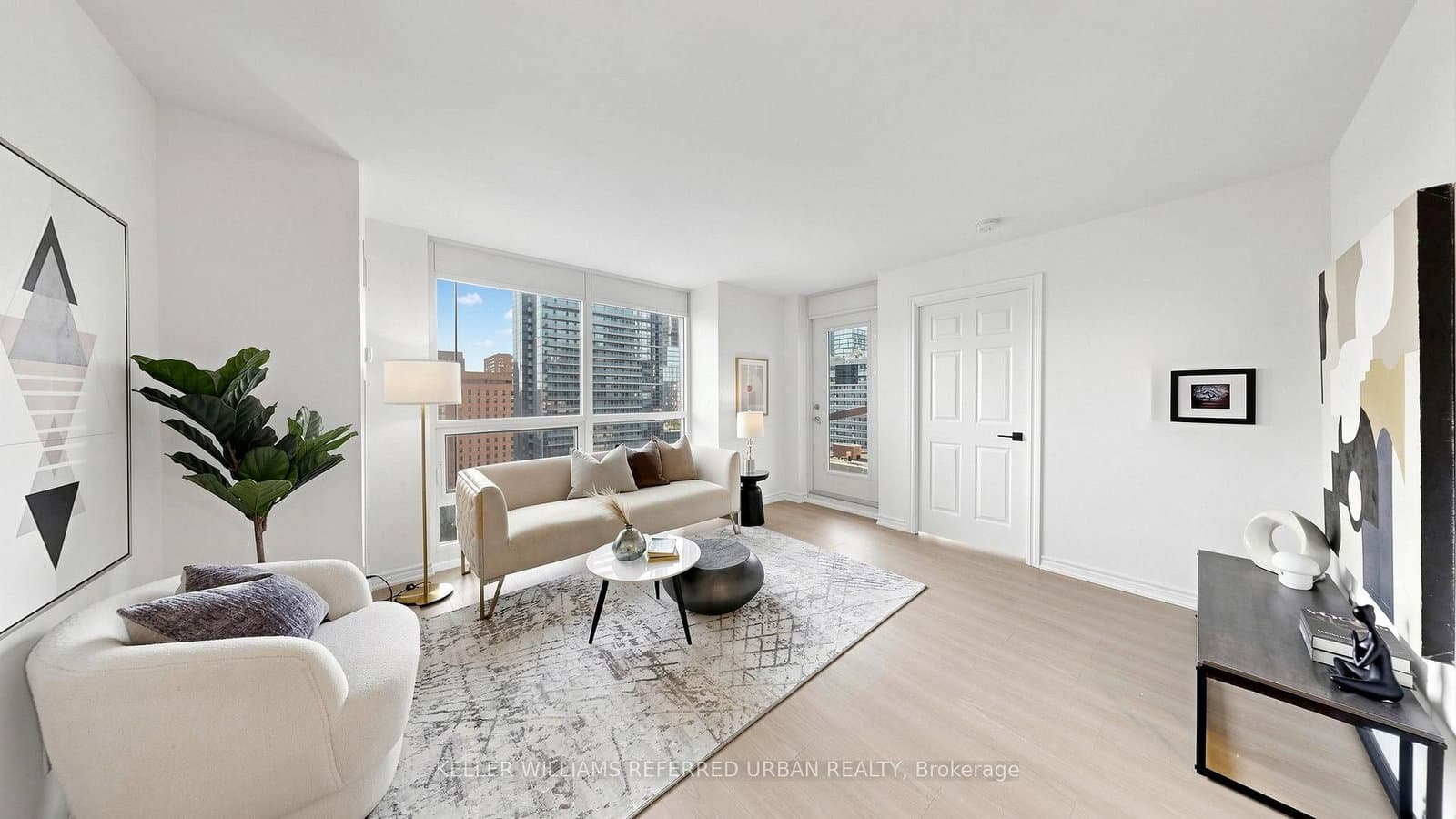 761 Bay Street, Unit 2205 thumbnail 4