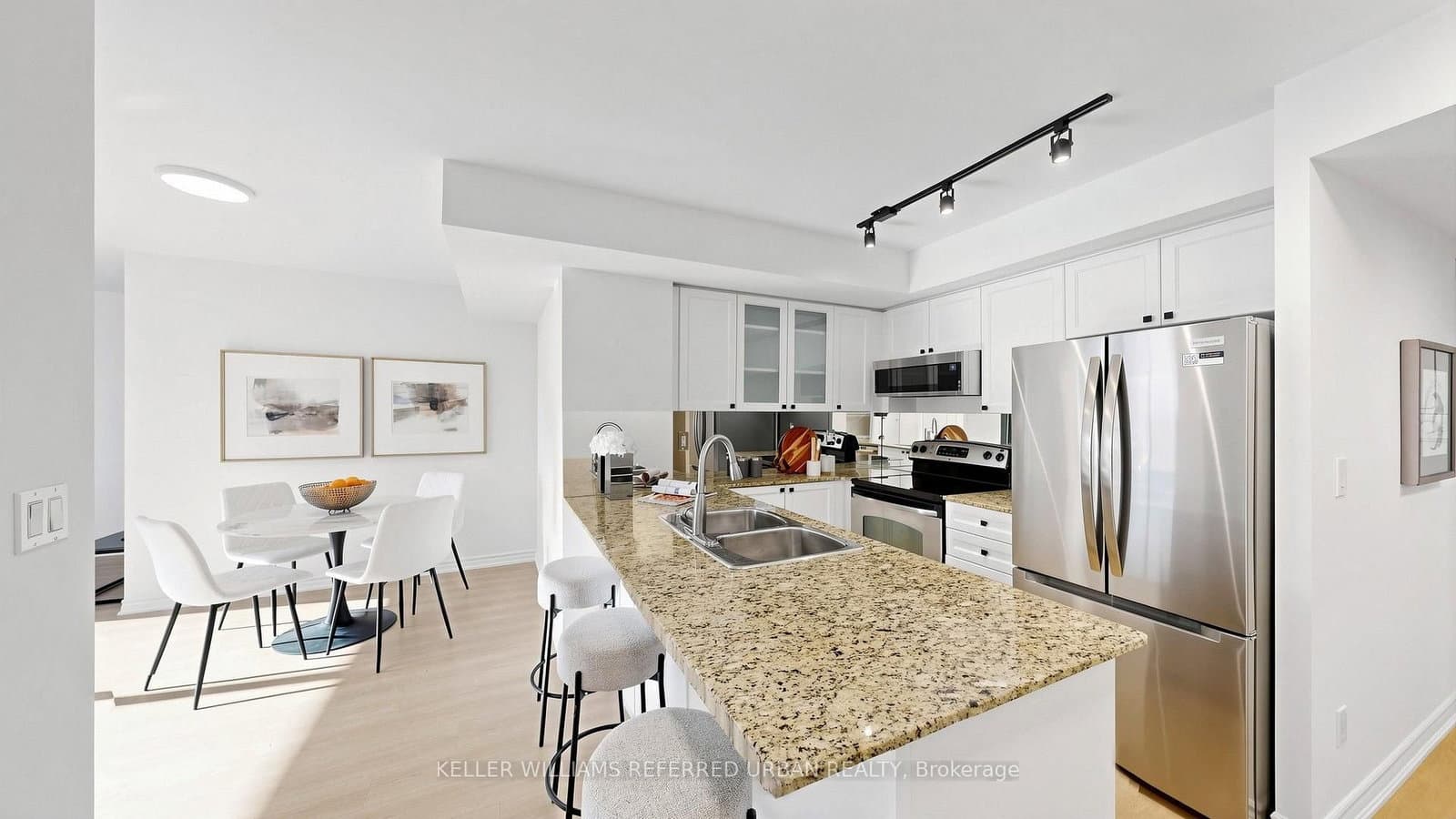 761 Bay Street, Unit 2205 thumbnail 5