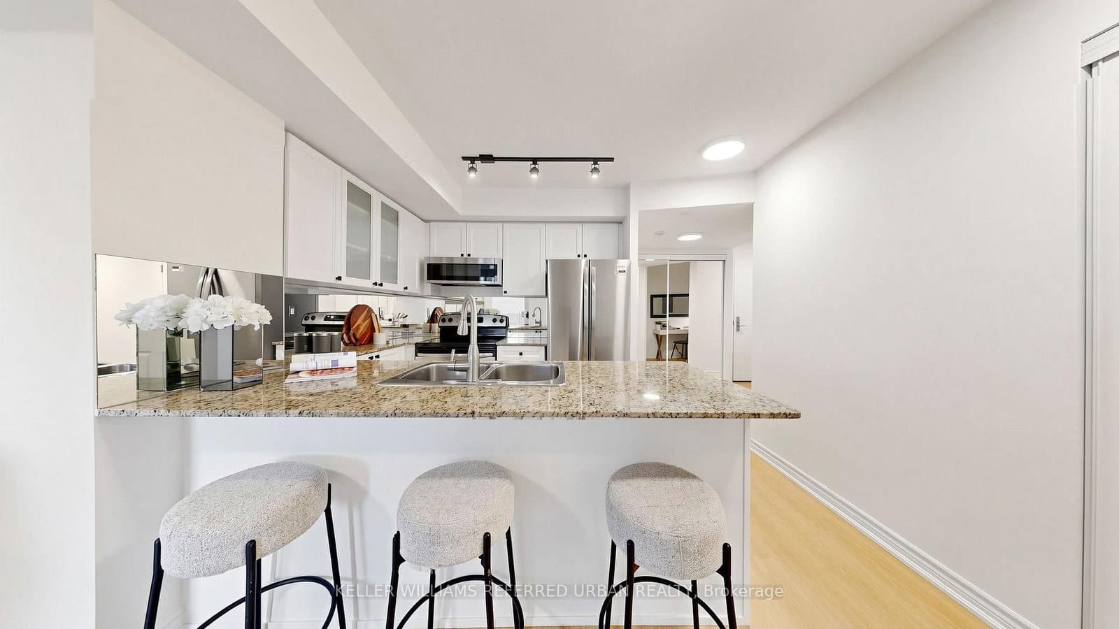 761 Bay Street, Unit 2205 thumbnail 6
