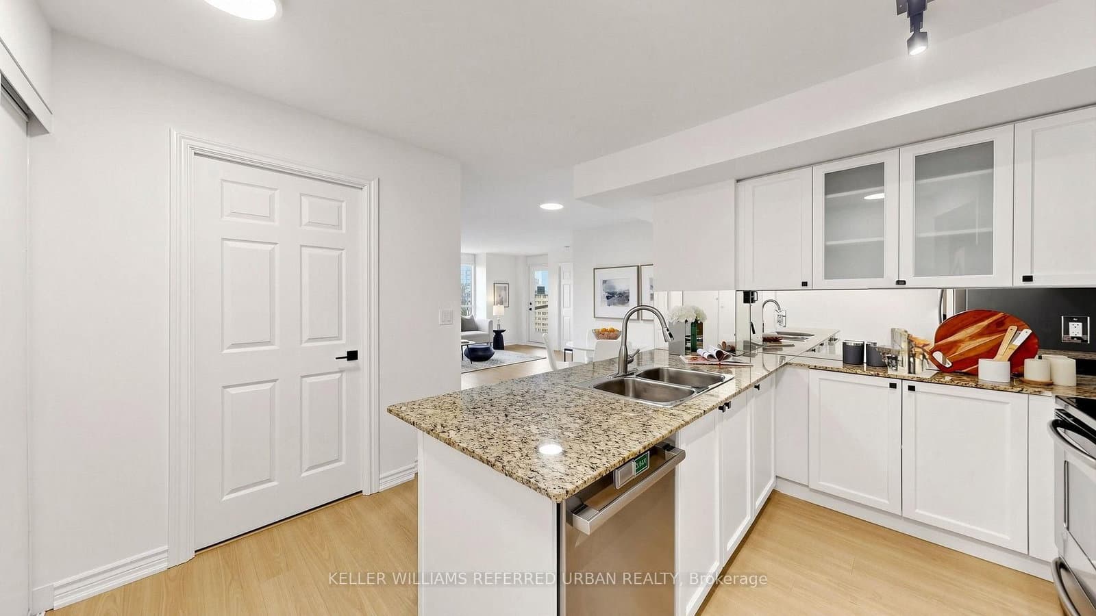 761 Bay Street, Unit 2205 thumbnail 7