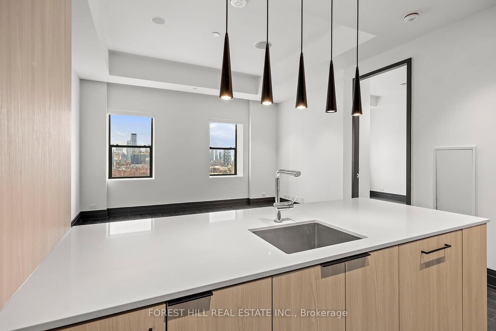 2 Avenue Road, Unit 1304 thumbnail 3