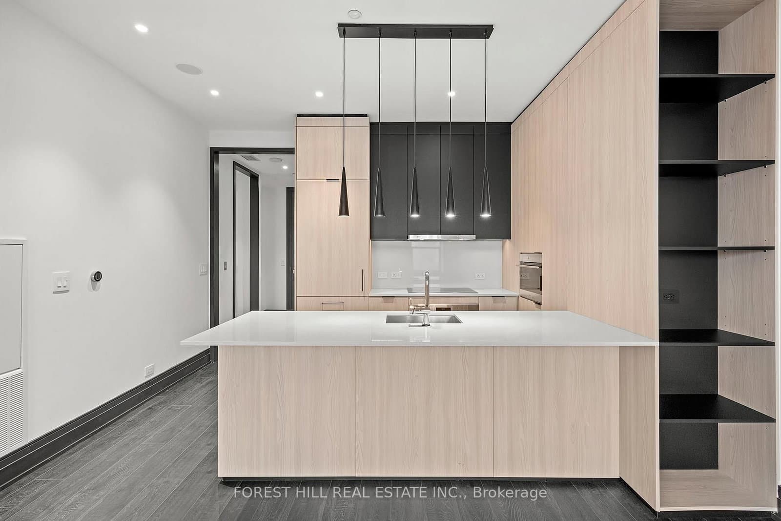 2 Avenue Road, Unit 1304 thumbnail 4