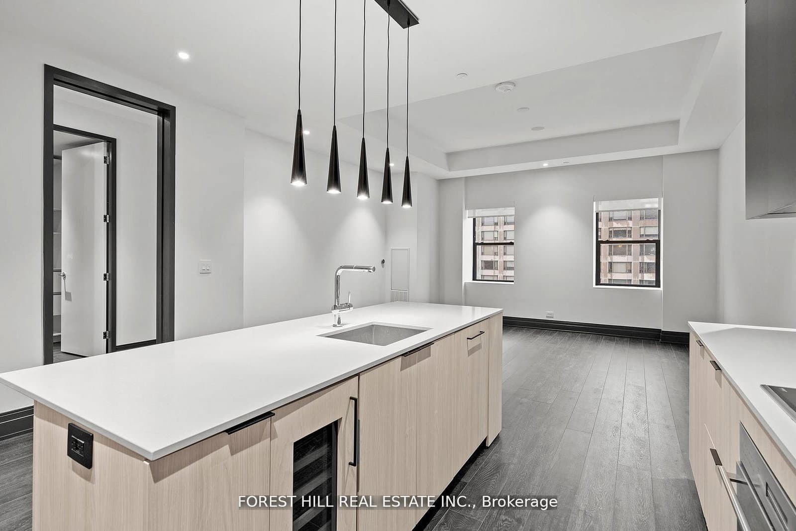 2 Avenue Road, Unit 1502 thumbnail 3
