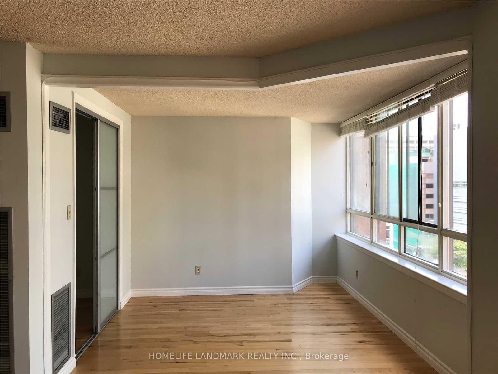 633 Bay Street, Unit 1122 thumbnail 3