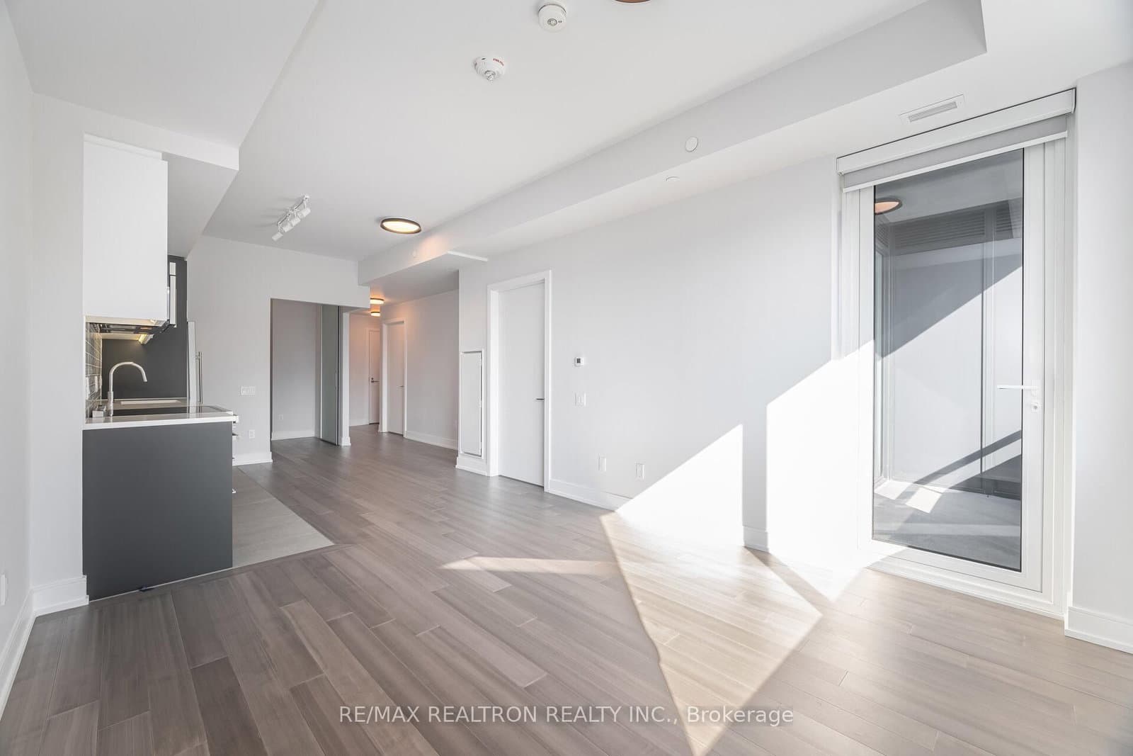 664 Spadina Avenue, Unit 508 thumbnail 5