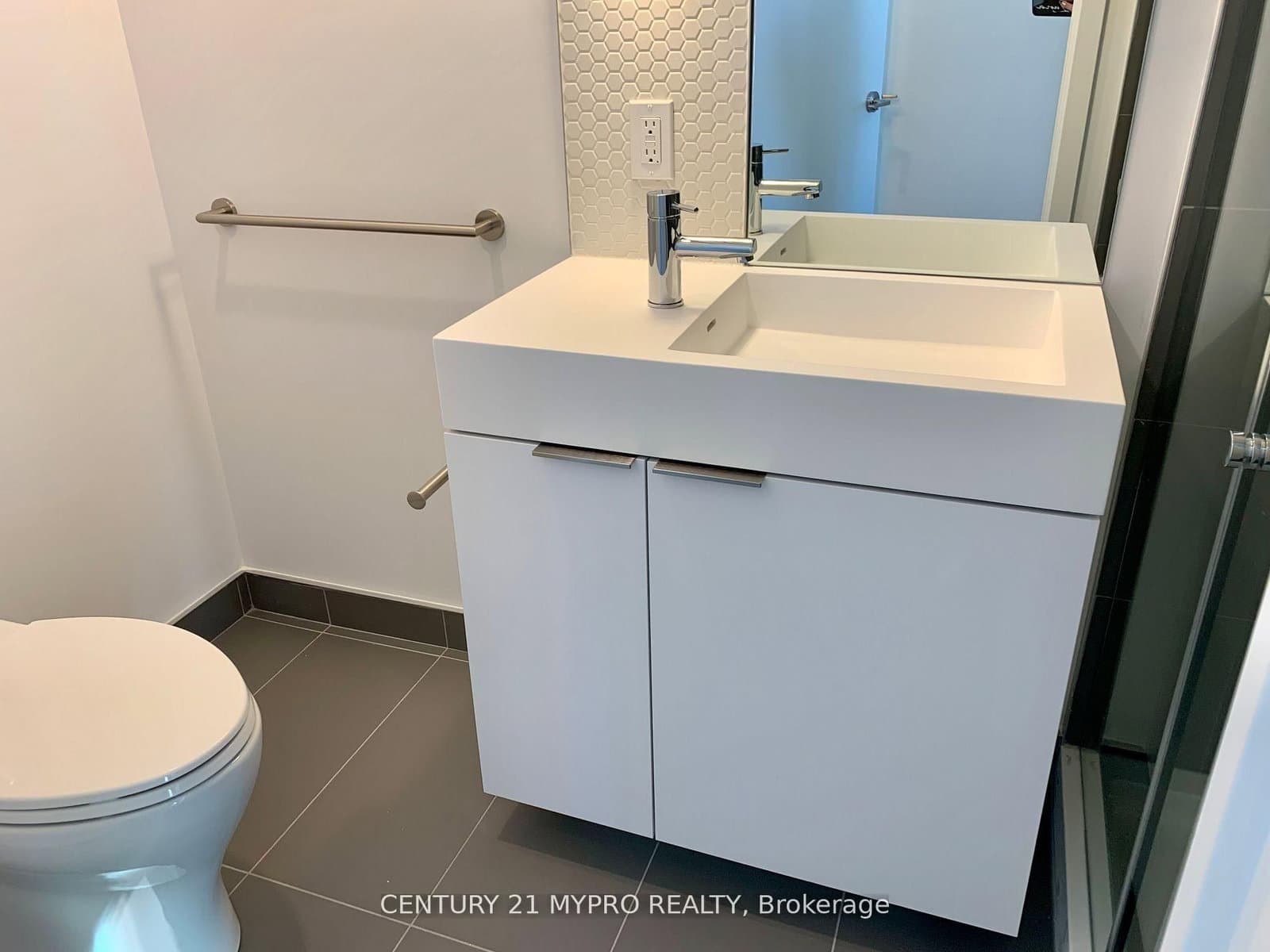 33 Helendale Avenue, Unit 1306 thumbnail 18