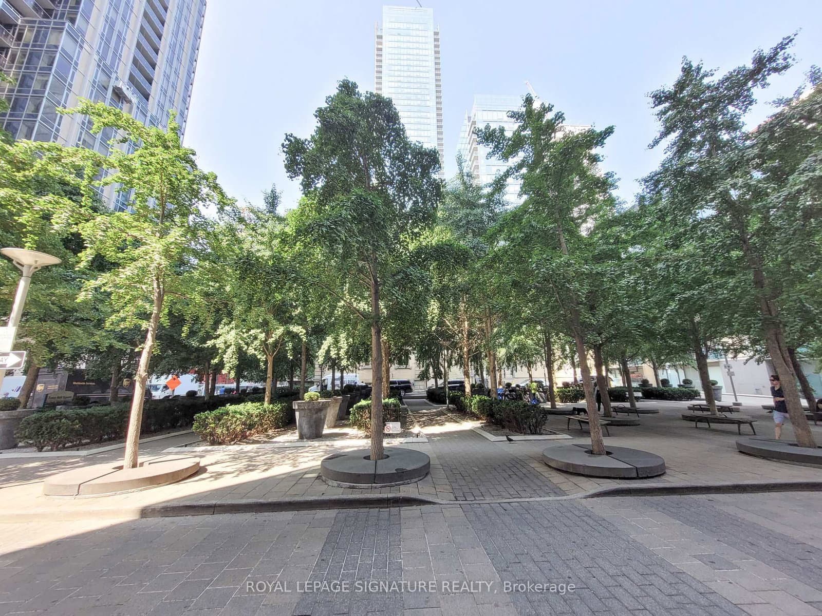 18 Yorkville Avenue, Unit 2205 thumbnail 3