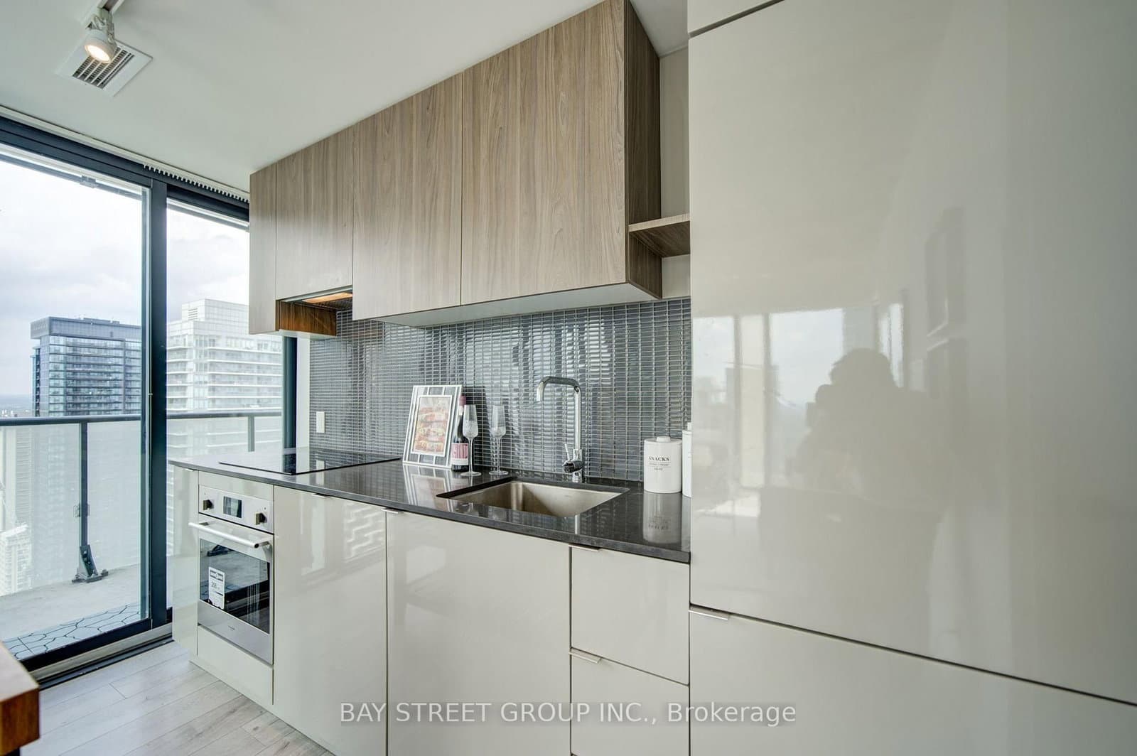 161 Roehampton Avenue, Unit 3303 thumbnail 10