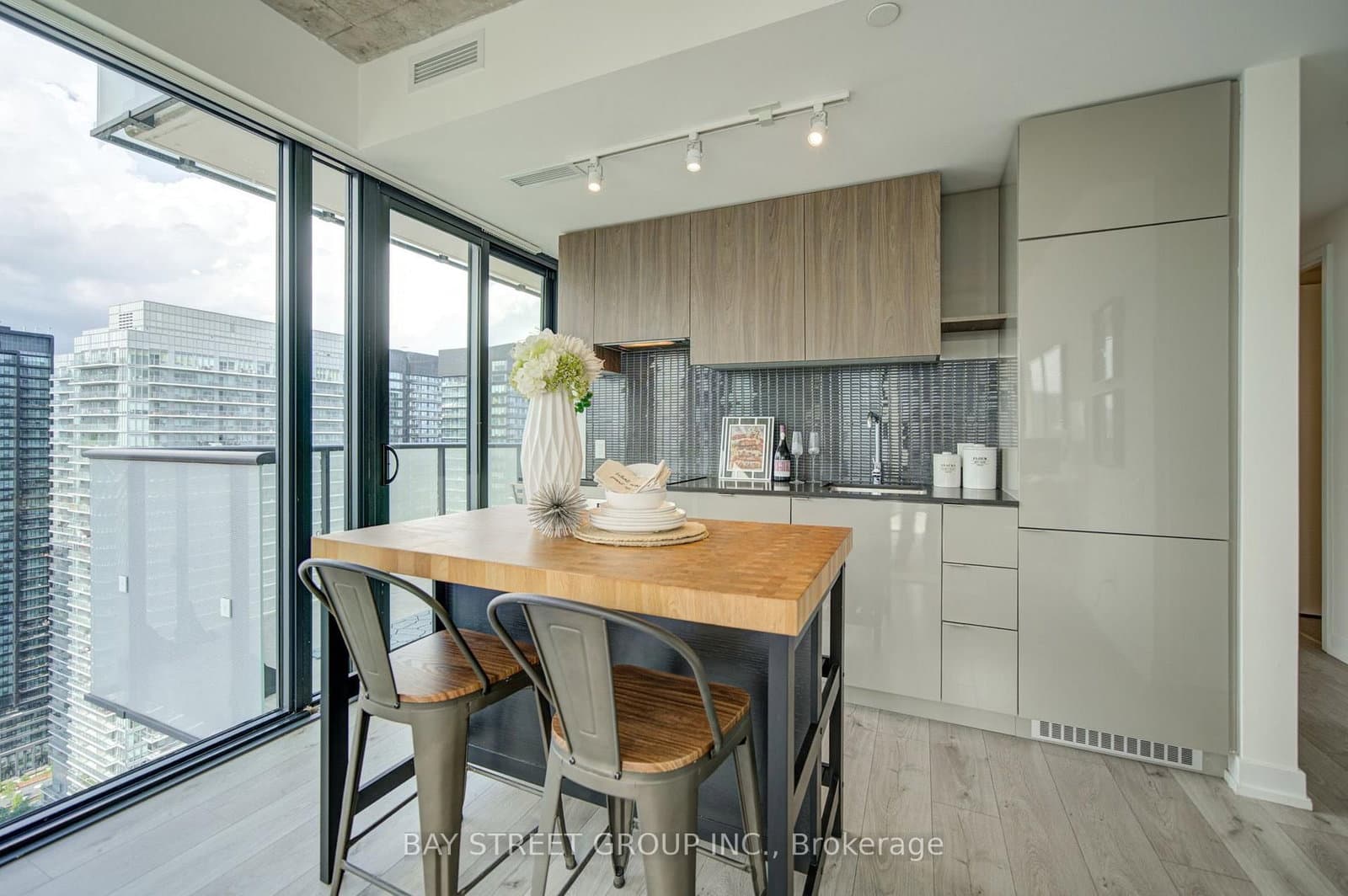 161 Roehampton Avenue, Unit 3303 thumbnail 16