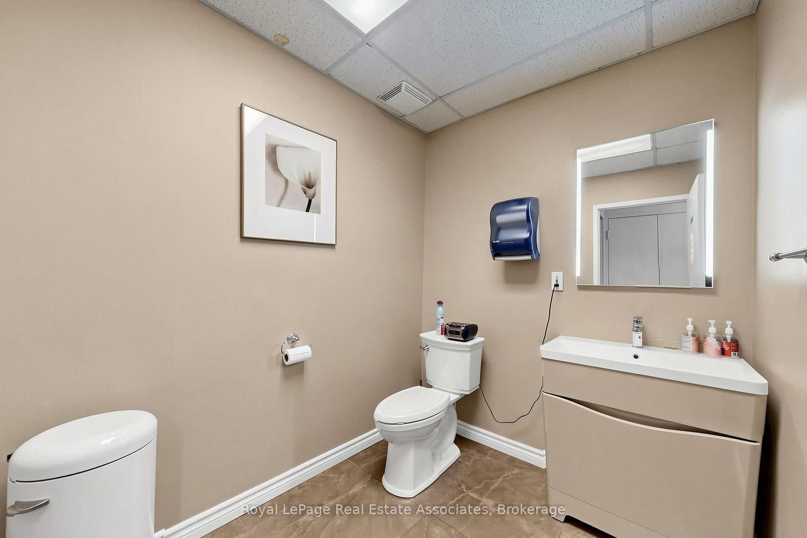 645 King Street W, Unit Second Level thumbnail 32