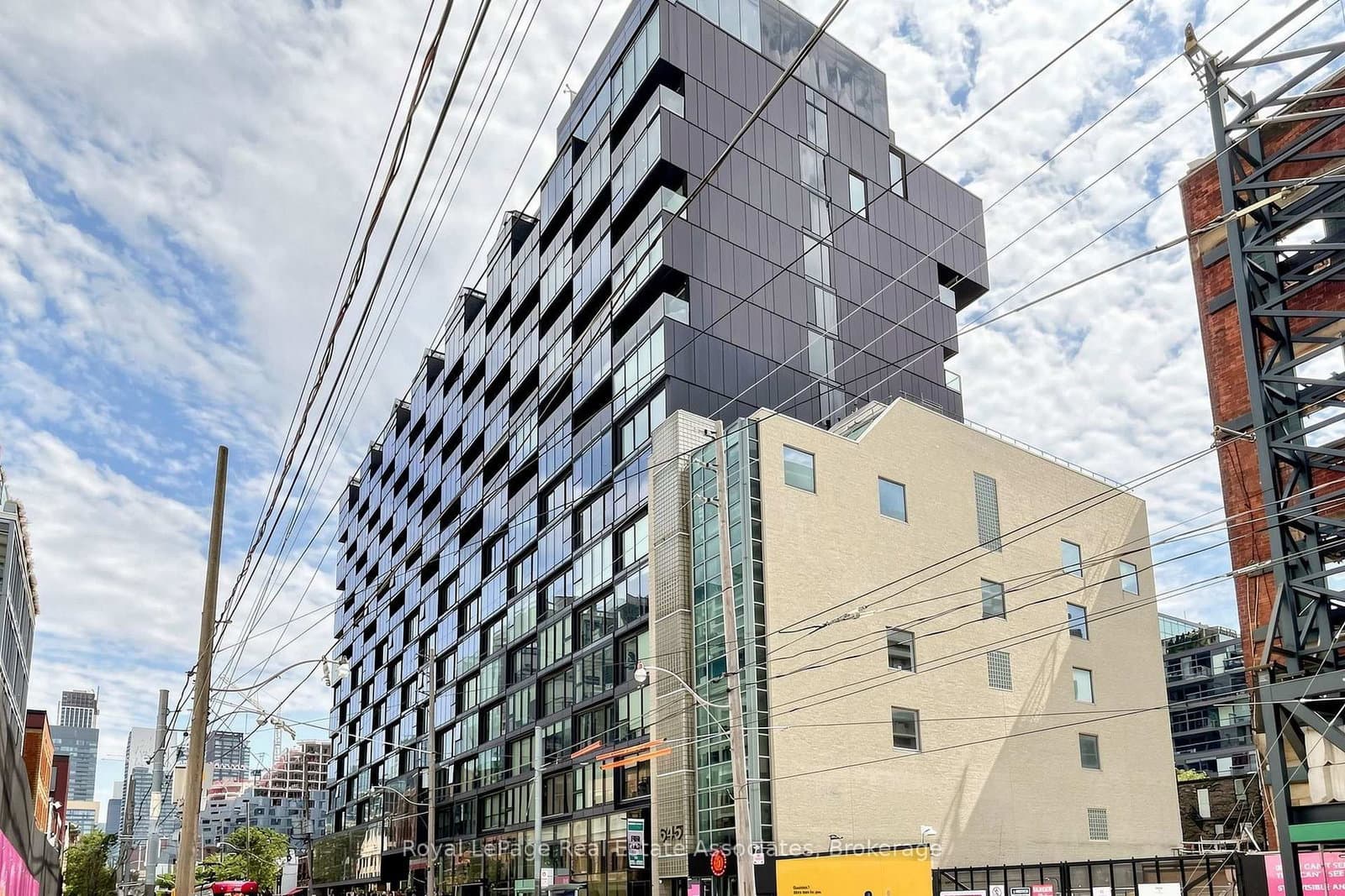 645 King Street W, Unit Second Level thumbnail 33