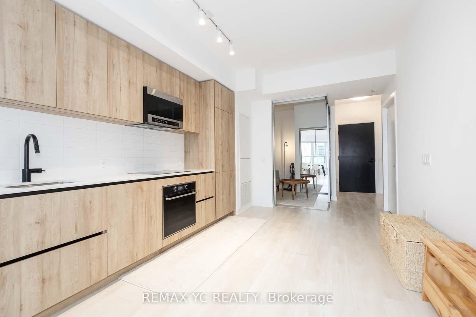 117 Broadway Avenue, Unit 703 thumbnail 2
