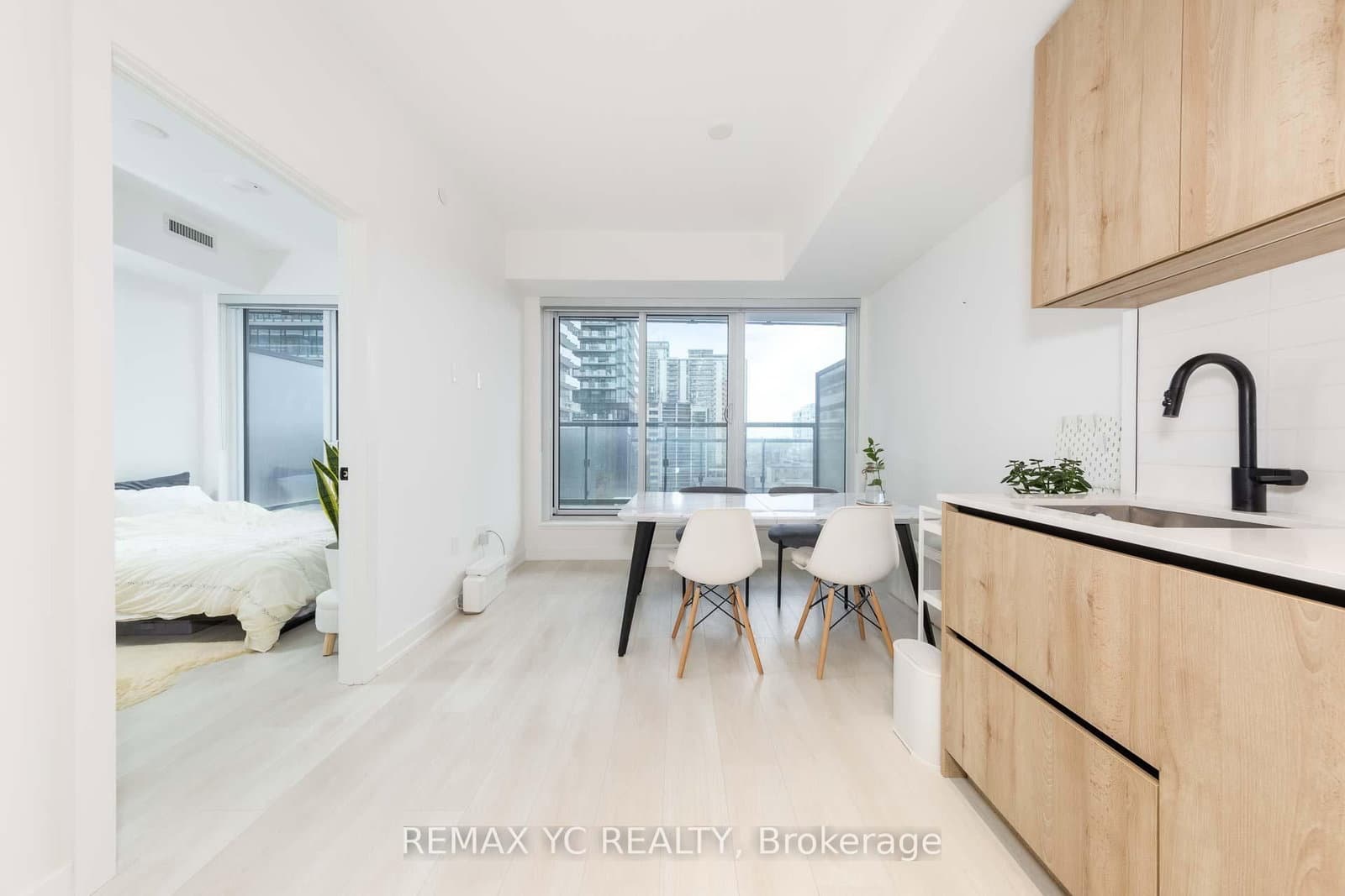 117 Broadway Avenue, Unit 703 thumbnail 4