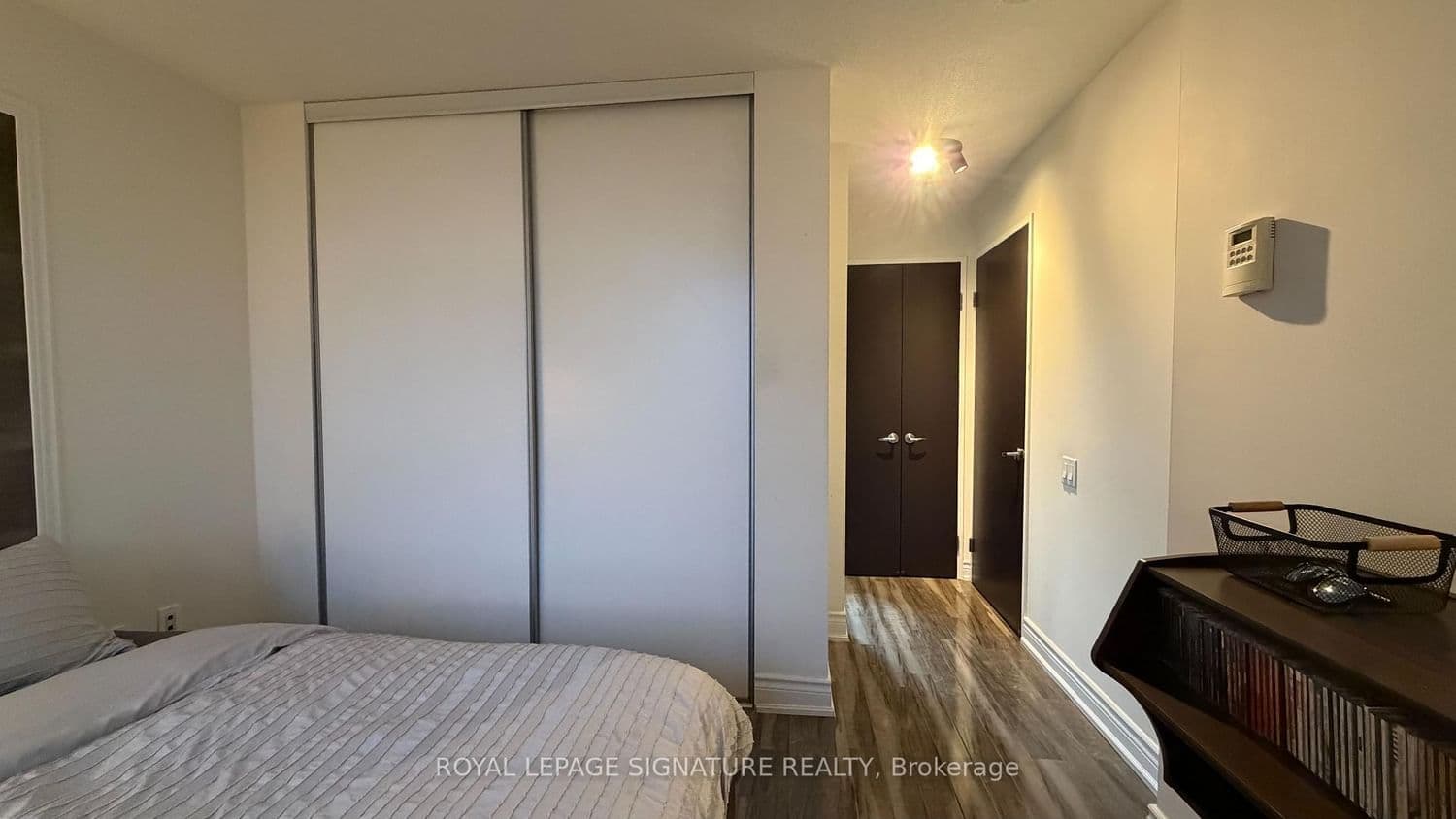 33 Sheppard Avenue E, Unit 2210 thumbnail 7