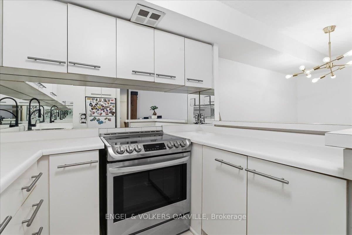 25 The Esplanade, Unit 1811 thumbnail 10