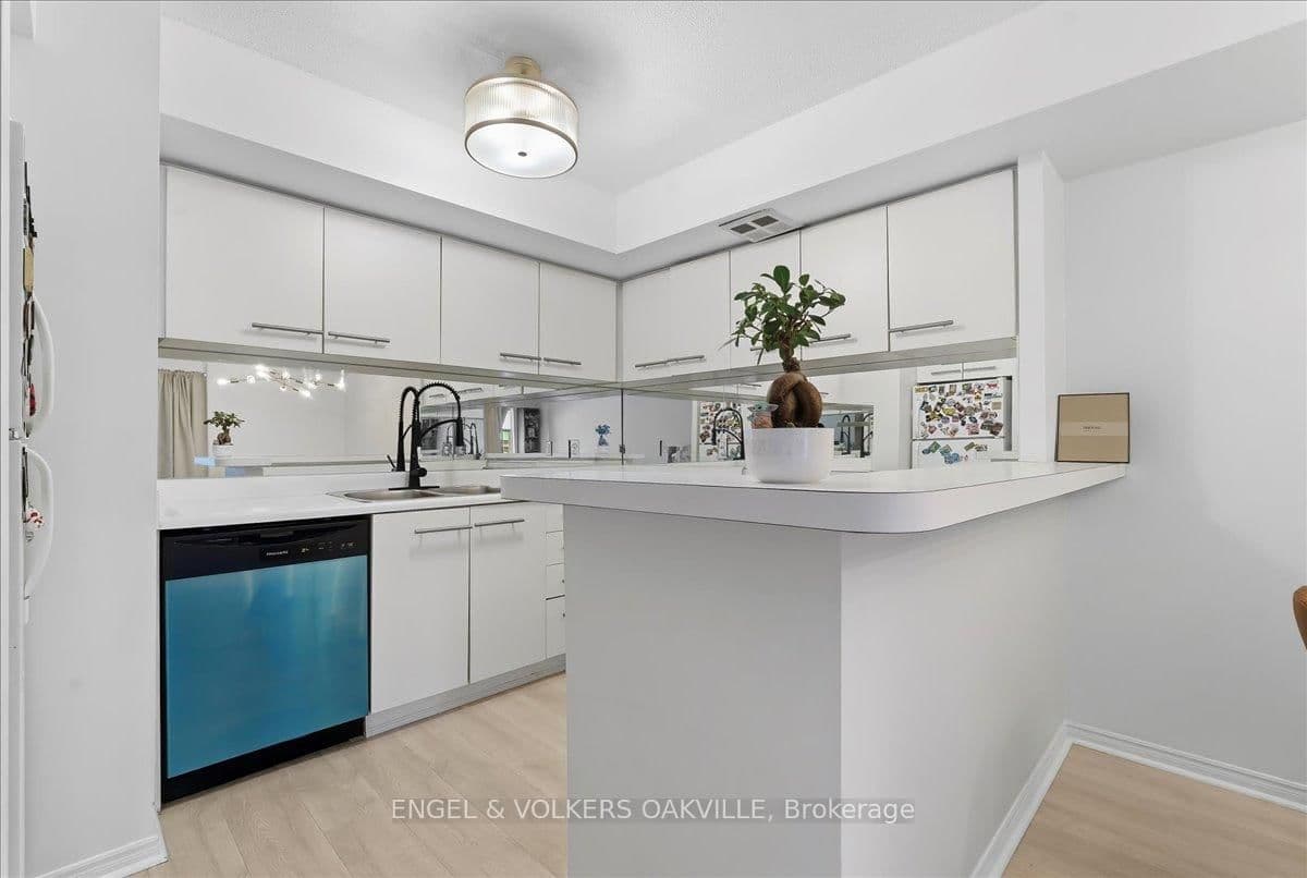 25 The Esplanade, Unit 1811 thumbnail 9
