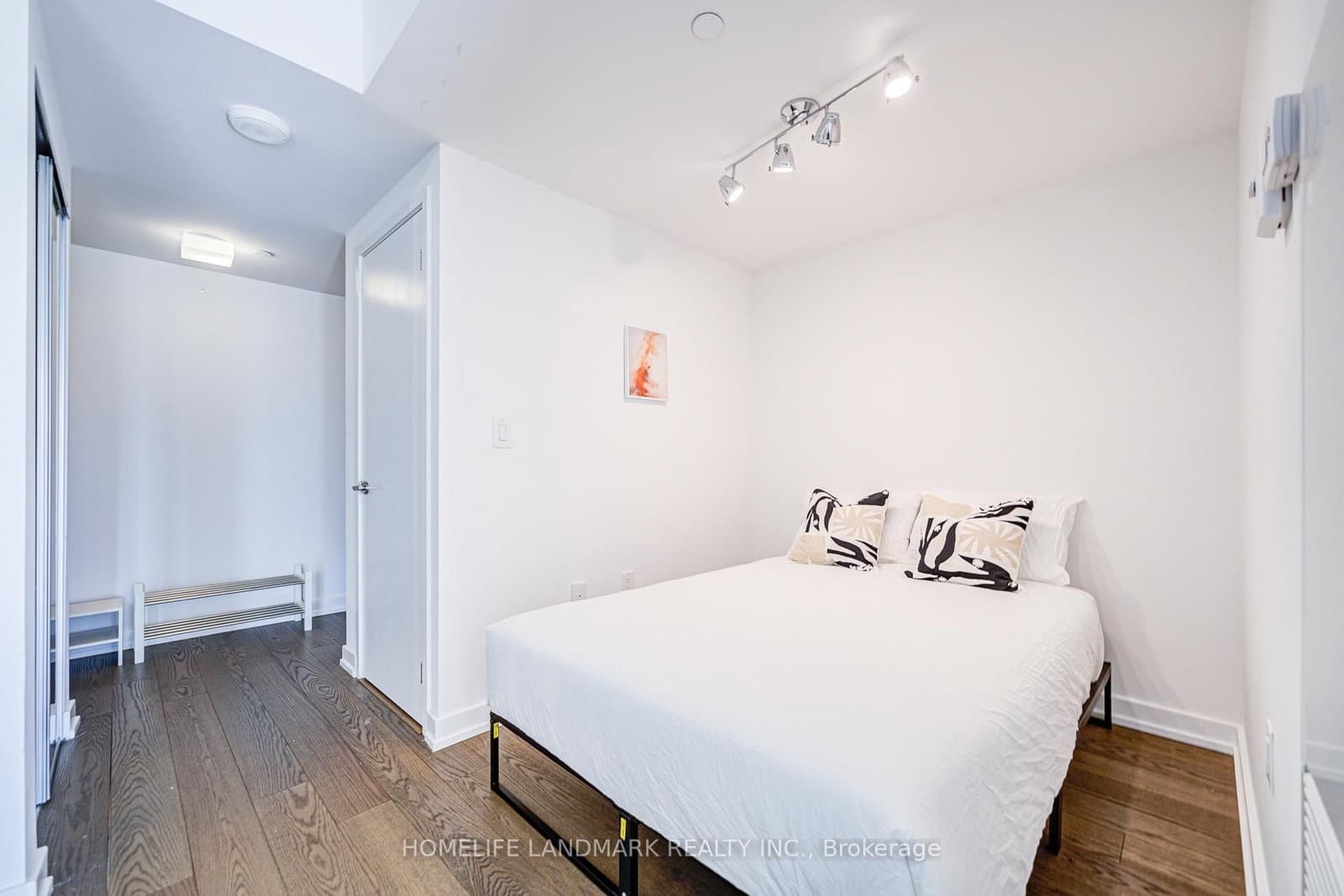 11 Wellesley Street W, Unit 1106 thumbnail 19