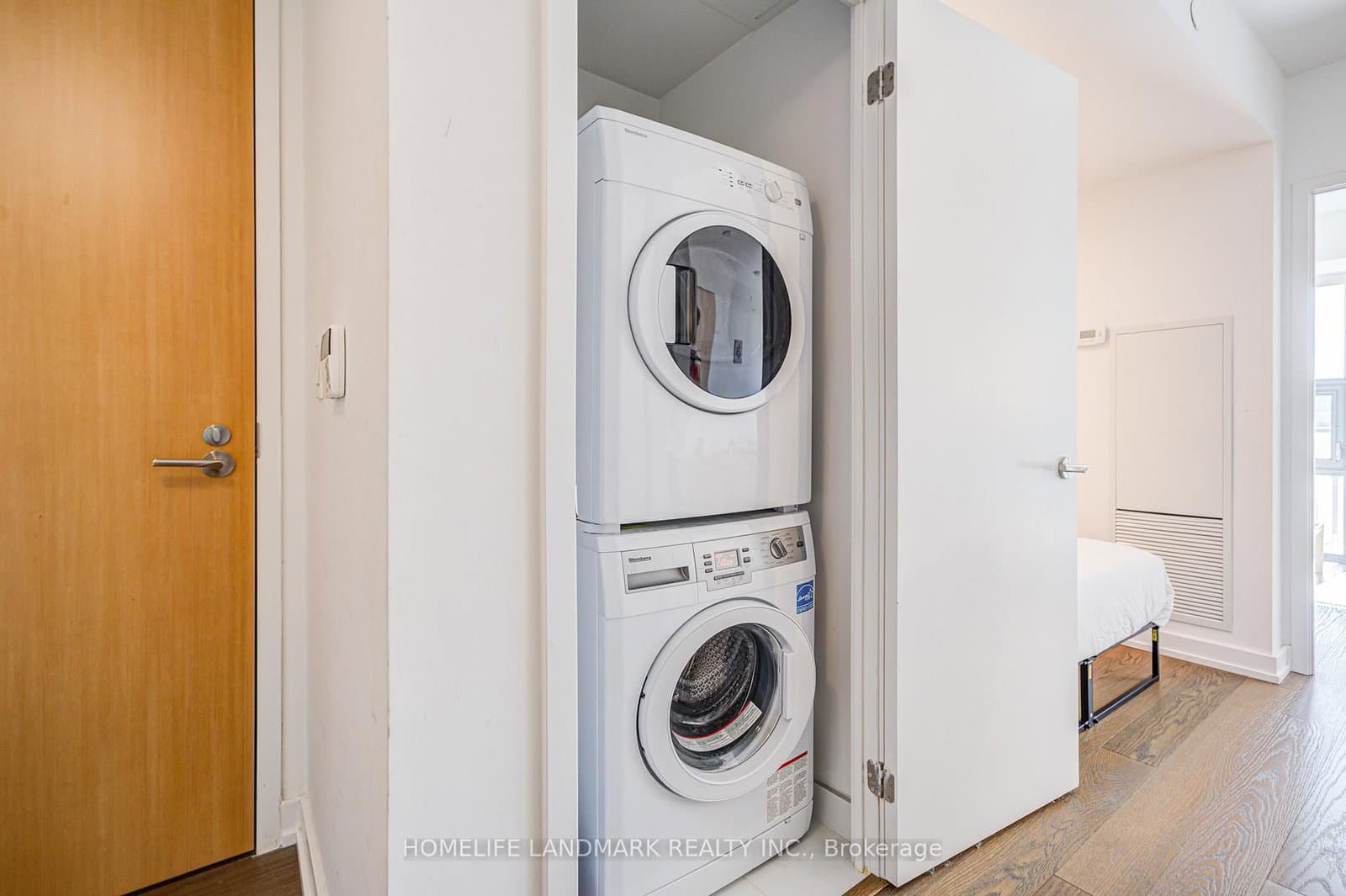 11 Wellesley Street W, Unit 1106 thumbnail 22