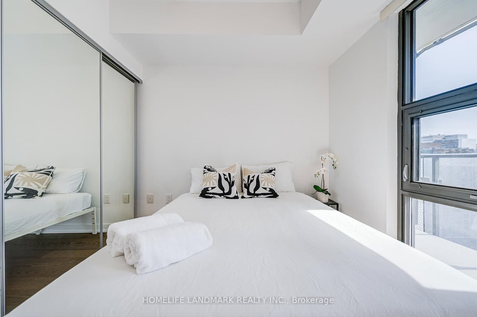 11 Wellesley Street W, Unit 1106 thumbnail 25